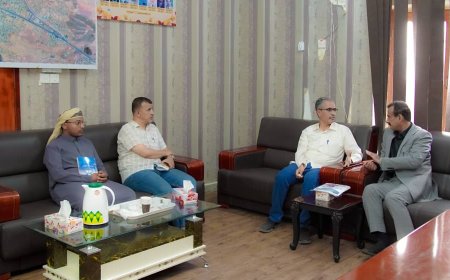 محافظ شبوة يطلع على تقريرا نشاط السلطة المحلية في عتق