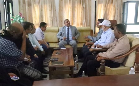 فريق الرقابة والتوجيه الرئاسي يطلع على عمل مكتبي مؤسسة الاتصالات والبريد بلحج