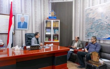 المحافظ بن الوزير يشيد بانتظام العملية التعليمية ويؤكد اهتمامه بمتابعة حقوق المعلمين في شبوة
