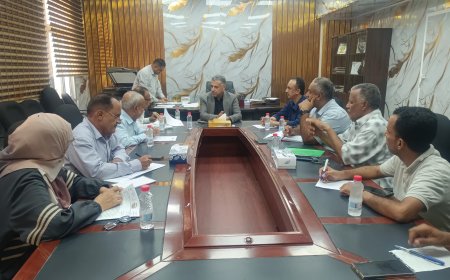 نائب محافظ عدن يوجه بتشكيل لجنة للتخلص من النفايات  المؤثرة على  صحة الإنسان والبيئة