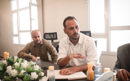 فريق التوجيه والرقابة الرئاسي يناقش مع بن محيسين أوضاع مشاريع مياه الريف في محافظة المهرة