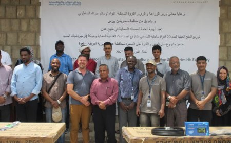 رئيس هيئة مصائد خليج عدن يدشن المرحلة الثانية من توزيع المحركات والقوارب والمنح العينية للمرأة الساحلية في قعوة