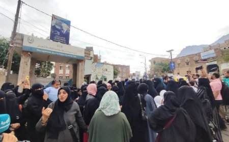 مظاهرات غاضبة في تعز تندد باغتيال إفتهان المشهري وتطالب برحيل مسؤولين