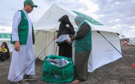 مركز الملك سلمان للإغاثة يوزع مساعدات إيوائية طارئة للمتضررين من الأمطار والسيول بمحافظة مأرب
