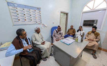 مدير عام تريم في زيارة لعدد من المناطق الشرقية بمديرية تريم ويقف على احتياجات المواطنين