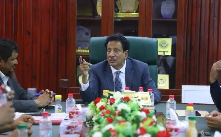 محافظ المهرة يلتقي مدير عام هيئة الأراضي ويوجّه بتشكيل لجنة فنية لحماية الحجوزات الحكومية