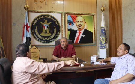 فريق التوجيه والرقابة الرئاسي يبحث مع مدير عام مديرية الحوطة تنسيق جوانب العمل المشترك