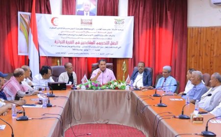 تكريم المشاركين في القرية التراثية بمهرجان البلدة السياحي بالمكلا