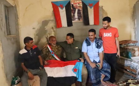 رئيس تنفيذية انتقالي لحج يطمئن على صحة الوعل في منزله بعد العملية الجراحية