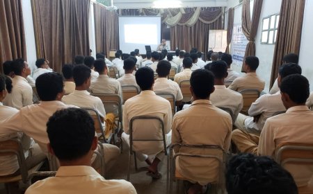 محاضرة توعوية بثانوية الخطاب للبنين بتريم بمناسبه فعالية الاحتفال باليوم العالمي للاوزون