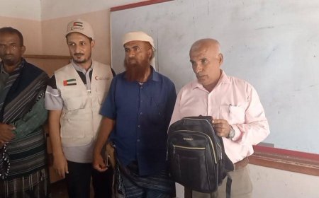 الهلال الأحمر الإماراتي يُدشن مشروع توزيع الحقائب المدرسية في مديرية لودر