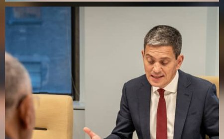 الرئيس الزُبيدي يلتقي رئيس لجنة الإنقاذ الدولية