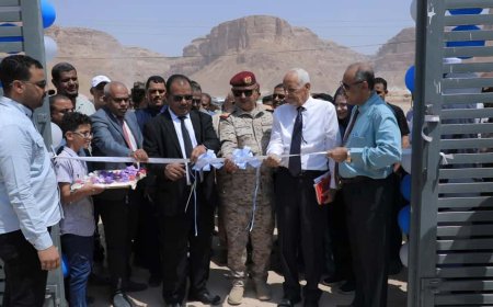 وكيل محافظة حضرموت لشؤون مديريات الوادي والصحراء ووكيل وزارة المياه والبيئة يفتتحان مشروع الطاقة الشمسية لحقل دمون ومشروع حفر بئر بمنطقة عيديد بتريم