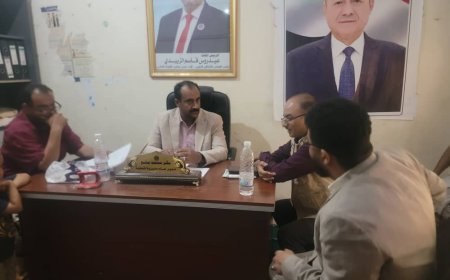 مدير عام قعطبة الشاعري يلتقي وكيل المحافظة لشؤون المديريات جمال مانع