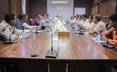 المدير باعباد يناقش مستجدات الأوضاع التربوية والتعليمية بمديريات المحافظة