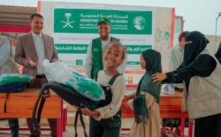 مركز الملك سلمان يدشن توزيع المستلزمات التعليمية للأطفال النازحين والمجتمع المضيف بمحافظة لحج