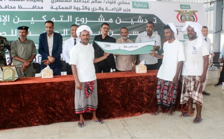 مدير عام بروم ميفع يدشن مشروع تمكين 45 صيادًا بقوارب صيد مع محركاتها بالمديرية