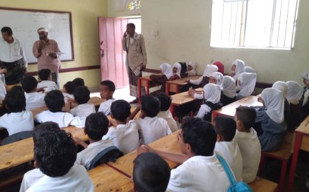 مدير التربية والتعليم بمديرية الوضيع يزور مجمع هائل سعيد بعزان