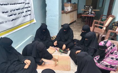 مؤسسة الأيدي الذهبية بلحج تواصل تنفيذ مشروعها التنموي في مجال الخياطة
