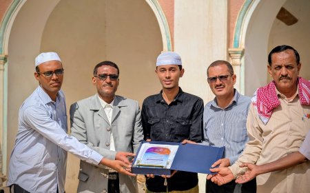 مدير عام تريم يكرّم المخرج علوي أحمد السقاف بدرع التميز احتفاءً بإنجازه العربي