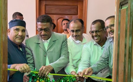 مدير عام مديرية تريم يفتتح مؤسسة بصمة حياة للتنمية والصحة المجتمعية