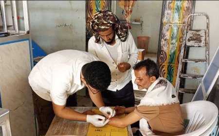 الدكتور محمد سفيان الحوشبي ينجح في إجراء عملية جراحية لمدير مستشفى المسيمير