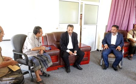 محافظ أبين يناقش مع مدير عام لودر سبل تفعيل نشاط النظافة وتحسين الخدمات