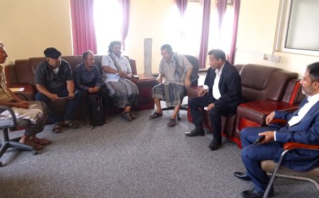 محافظ أبين يناقش مع المستثمر أحمد القطبة فرص الاستثمار في المحاجر بمديرية لودر