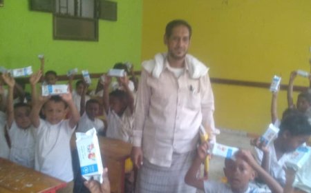 قسم التغذية المدرسية بتربية الحوطة يتابع توزيع الوجبات في مدرسة عمار بنين