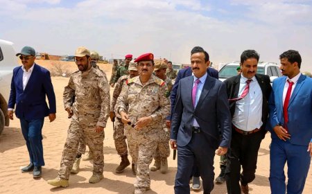 وزير الدفاع يتفقد سير الأعمال في كلية الطب بجامعة شبوة ويشيد بالنهضة التنموية التي تشهدها المحافظة