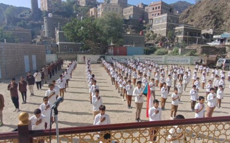 مدارس رصد تجدد العهد للهوية الوطنية برفع الأعلام وأداء النشيد الجنوبي