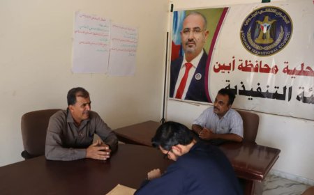 فريق التوجيه والرقابة الرئاسي يلتقي بنائب رئيس تنفيذية انتقالي أبين ويطلع على العمل التنظيمي والمالي