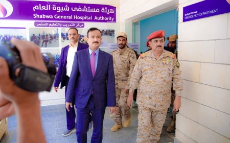 وزير الدفاع ومحافظ شبوة يتفقدان مستشفى بن زايد في عتق
