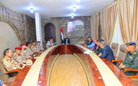 سلطة تعز تقر خطة نزع السلاح والإسراع بضبط المطلوبين