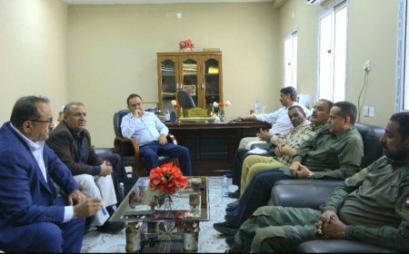 فريق التوجيه والرقابة الرئاسي والحالمي يناقشا تفعيل الدور الرقابي لضبط الأسعار في اسواق محافظة لحج