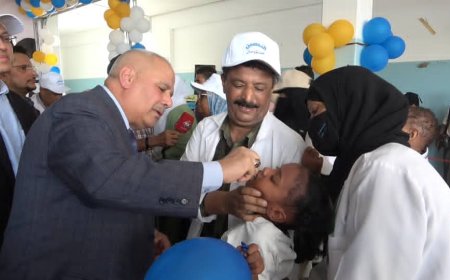مدير عام الصحة بعدن يدشن الجولة الثانية  لحملة التحصين ضد شلل الأطفال