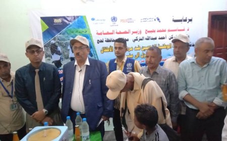 نائب محافظ لحج ومدير عام مكتب الصحة يدشنان حملة التحصين ضد شلل الأطفال الجولة الثانية من منزل إلى منزل