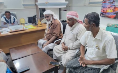 ضمن برنامجه المسائي.. مدير عام تريم يلتقي بعدد من الشخصيات الاجتماعية بمنطقة الريضة وعدد من المواطنين