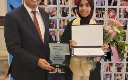 تكريم الطالبة اليمنية نسمة الفروي لحصولها على المركز الأول في كلية الحاسبات بجامعة القاهرة