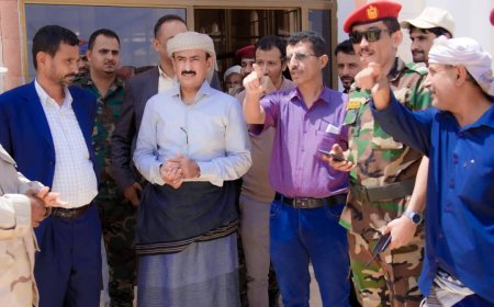 محافظ شبوة يتفقد الأعمال الجارية في مشروع توسعة مدرج مطار عتق