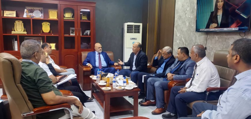 محافظ تعز ونائب وزير الصناعة يناقشان تقييم الحملات الرقابة وإطلاق منصة لشكاوى المواطنين