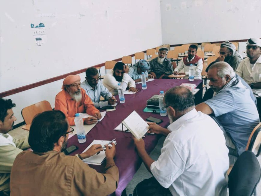 مكتبي التربية والتعليم والصناعة والتجارة في اجتماع مشترك مع إدارات المدارس الأهلية بمديرية ميفعة