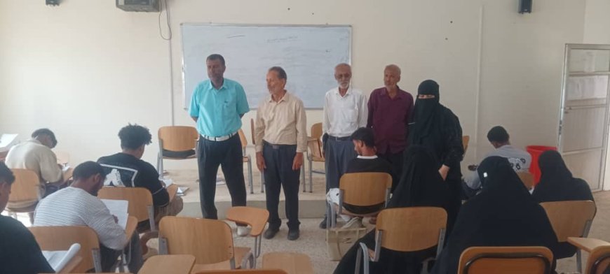 حلبوب يتفقد سير العملية الامتحانية في كلية العلوم الإدارية والمصرفية بجامعة لحج