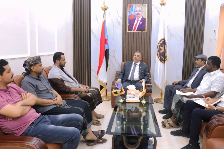 فريق التوجيه والرقابة الرئاسي يطلع على أنشطة وبرامج إعلام الانتقالي في محافظة المهرة