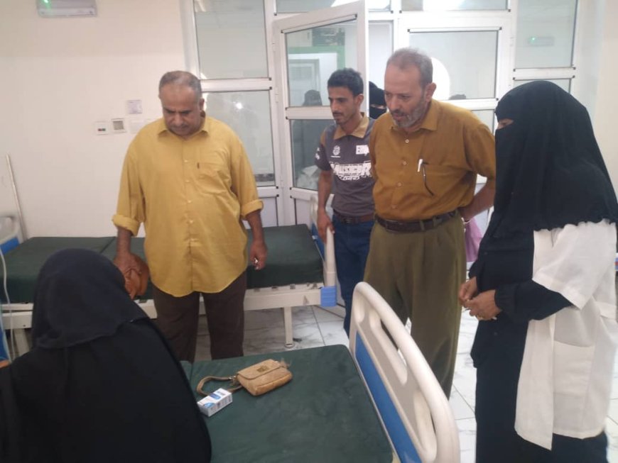 مدير عام صحة أبين يقوم بزيارة تفقدية لهيئة مستشفى الرازي ويناقش مع رئيس الهيئة تعزيز الخدمات الصحية