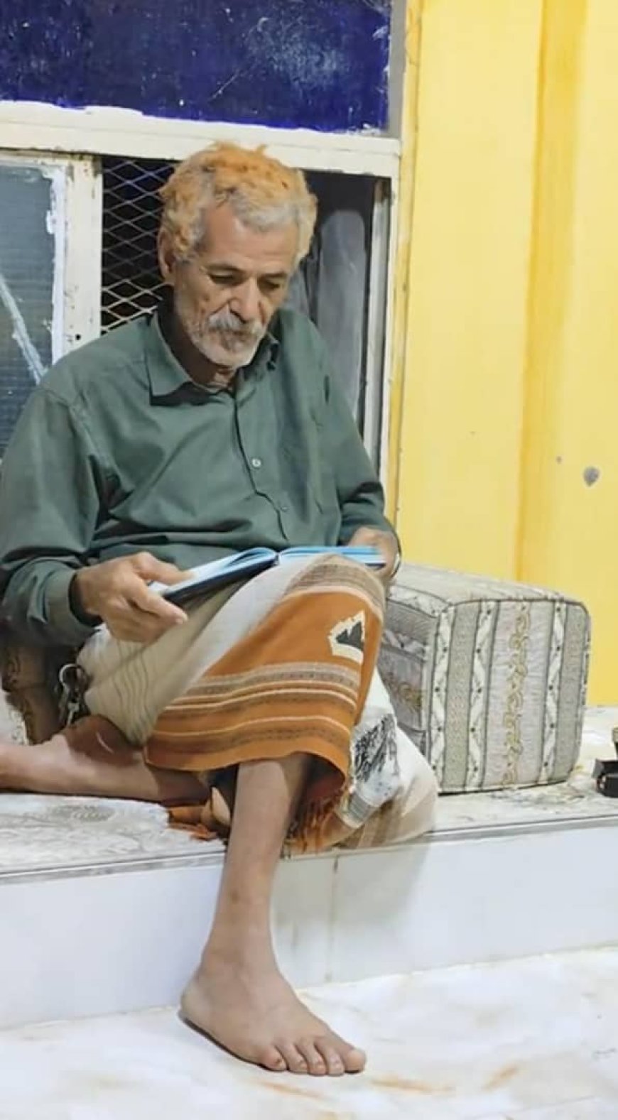 المعلم المخضرم وموثق مسيرة الثورة الجنوبية عاطف مثنى جبيران يعاني الالم.. وتجاهل مؤلم من الجميع