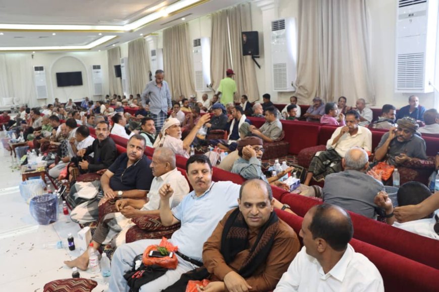 في مقدمتها وزير الدفاع.. شخصيات سياسية وعسكرية وأمنية ومدنية يقدمون واجب العزاء لأسرة الفقيد اللواء محمد ناجي سعيد