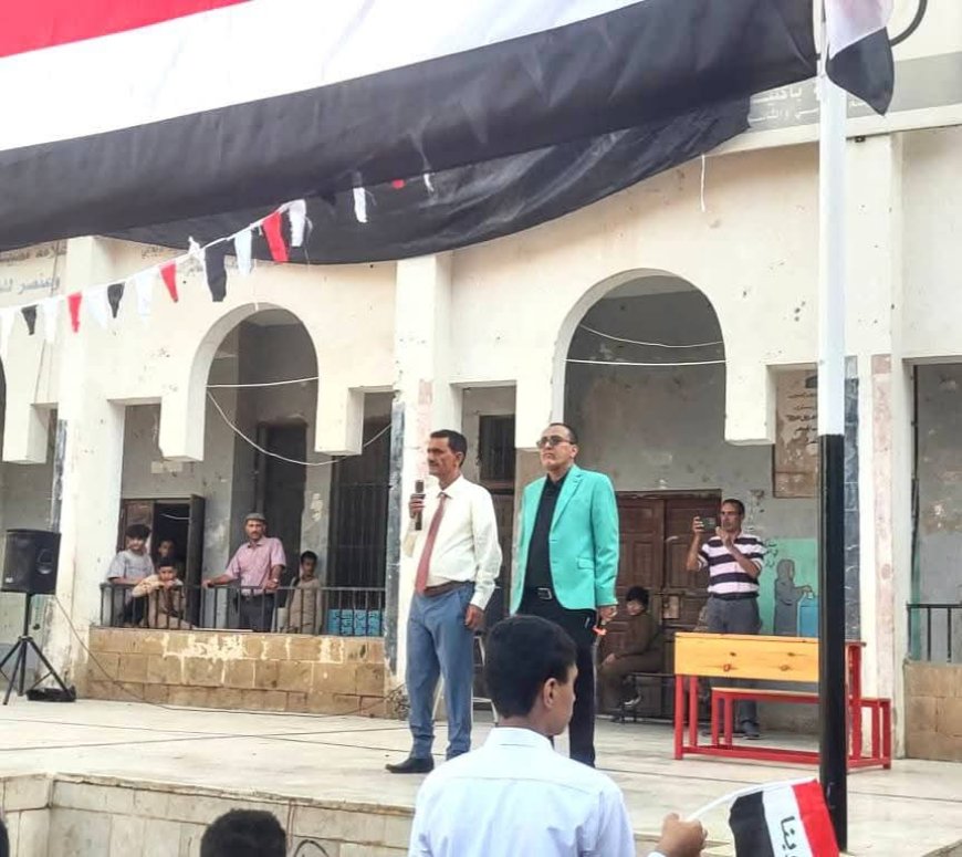 مدير عام "القاهرة" يتفقد مدرسة باكثير ويهنئ الطلاب بانطلاقة العام الدراسي الجديد