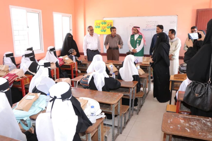المكلا.. مركز الملك سلمان للإغاثة يدشّن توزيع الحقائب المدرسية بساحل حضرموت