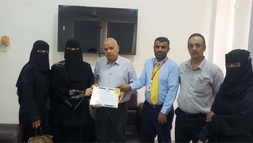 البيشي والسعيدي يكرمان مدير إدارة الاحصاء ونظم المعلومات بمستشفى الصداقة بعدن